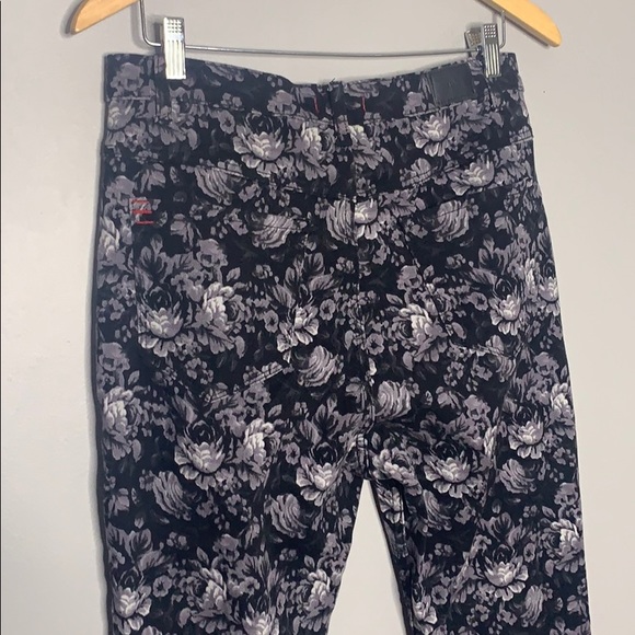 Urban Outfitters BDG High Waist Black Floral Jeans - Picture 13 of 15